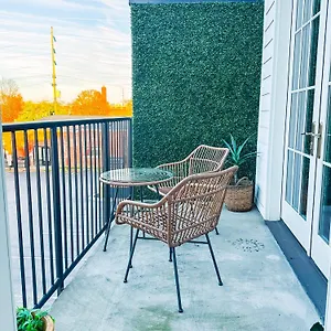 Rustic Chic - Boutique Luxe Near Broadway Holiday home