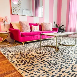 Dolly's Delight - Boutique Bliss Mins From Broadway Holiday home